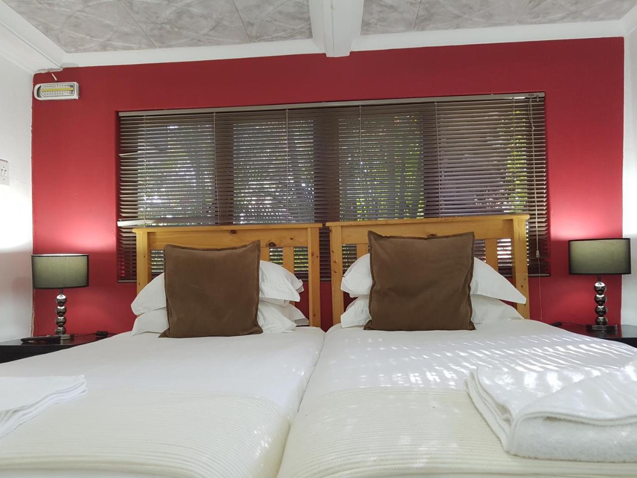 Knysna Herons Guest House ภายนอก รูปภาพ
